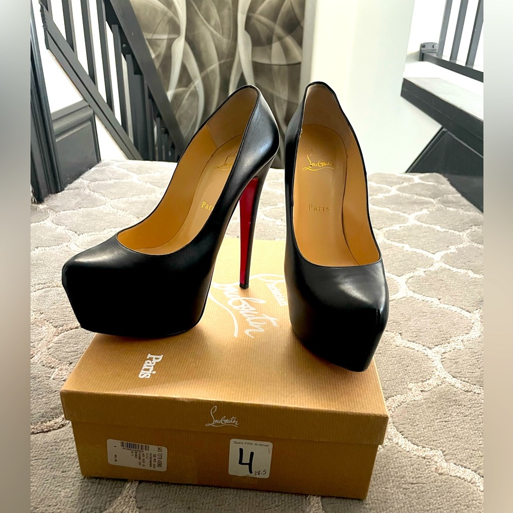 Christian Louboutin pumps black